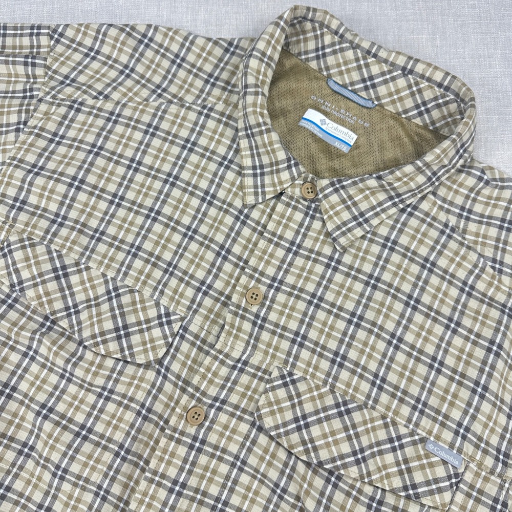 Columbia Button Down Mens XL Tan Plaid Omni-Shade Short Sleeve Hiking AM7429